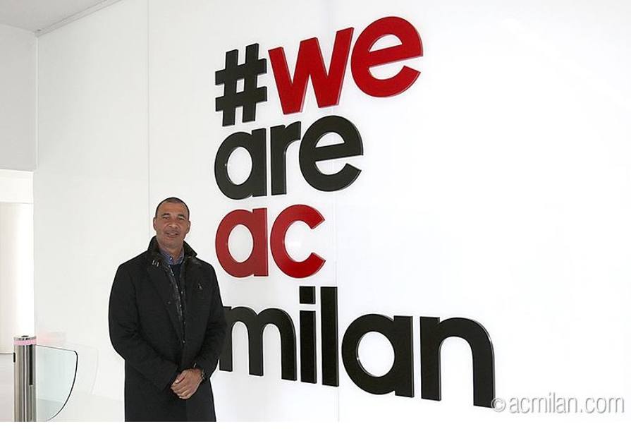 Al mattino, prima di andare allo stadio, Gullit ha visita Casa Milan: la sede rossonera voluta da Barbara Berlusconi non distante dal Meazza